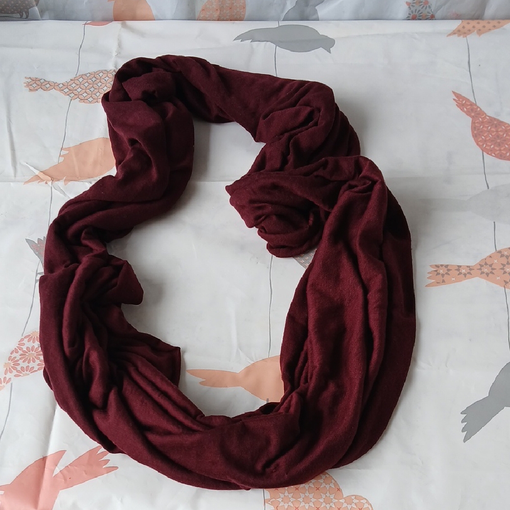 Pre-loved Elegant Burgundy Scarf
